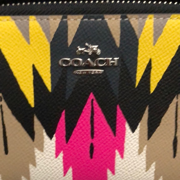 Beautiful Coach wristlet and matching Coach bracelet - Picture 1 of 13